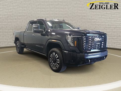 Used 2025 GMC Sierra 2500 Denali Ultimate AWD/4WD image 3
