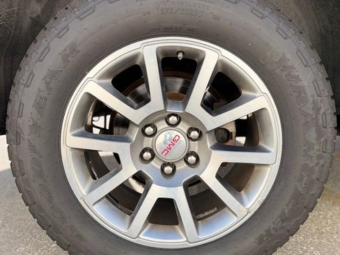 Used 2019 GMC Yukon XL Denali image 11