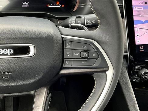 Used 2023 Jeep Grand Cherokee L Limited w/ Black Appearance Package image 12