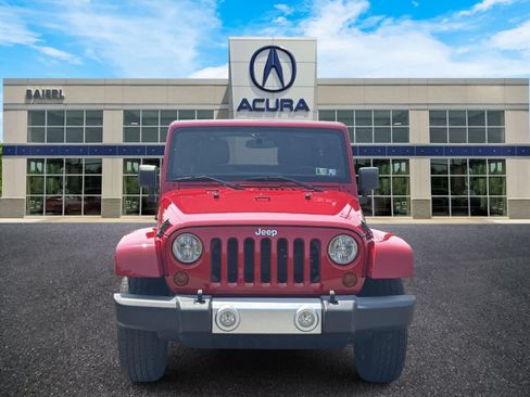 Used 2012 Jeep Wrangler Unlimited Sahara w/ Connectivity Group AWD/4WD image 8