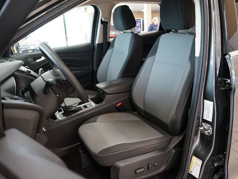 Used 2017 Ford Escape SE w/ SE Cold Weather Package AWD/4WD image 2