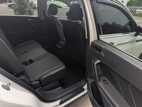 Certified 2023 Volkswagen Tiguan SE w/ Panoramic Sunroof Package FWD image 14