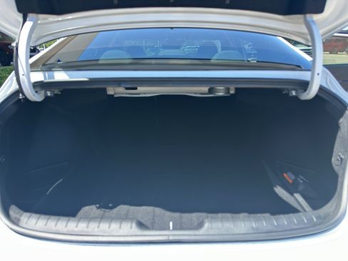 Used 2025 Hyundai Elantra Limited FWD image 35
