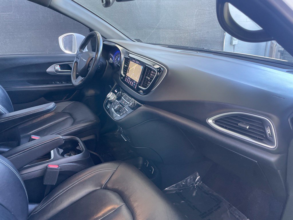 Used 2019 Chrysler Pacifica Touring-L Plus w/ S Appearance Package FWD image 34