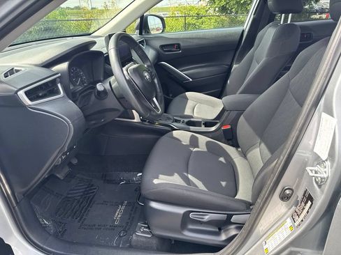 Used 2025 Toyota Corolla Cross LE AWD/4WD image 13