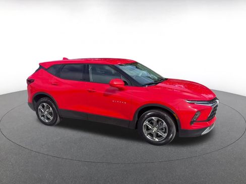 Used 2026 Chevrolet Blazer LT AWD/4WD image 2