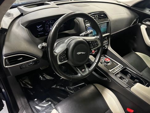Used 2019 Jaguar F-PACE S image 8