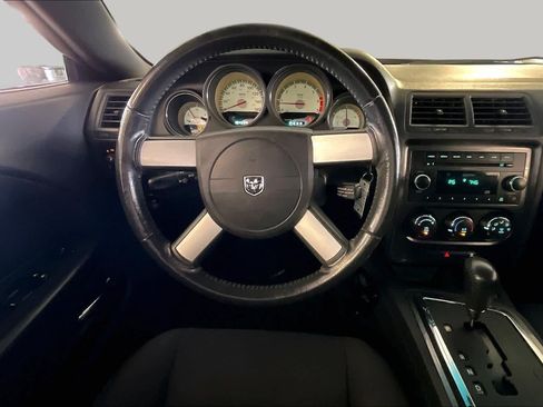 Used 2009 Dodge Challenger R/T RWD image 5