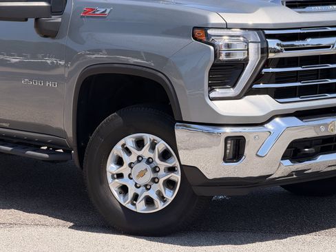 Used 2025 Chevrolet Silverado 2500 LTZ w/ LTZ Plus Package AWD/4WD image 3