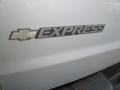Used 2017 Chevrolet Express 3500 LT w/ LT Preferred Equipment Group RWD image 7
