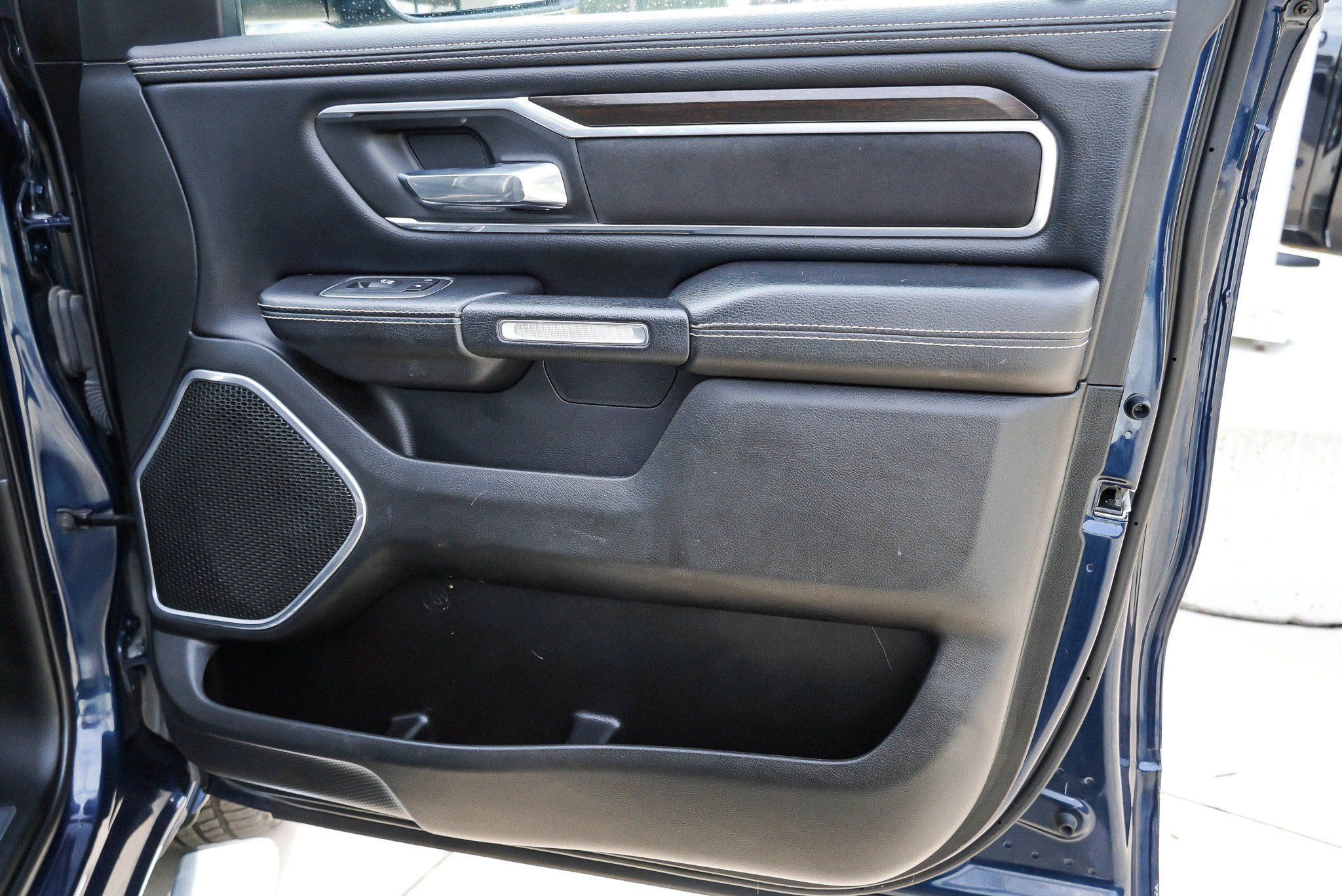 Used 2022 RAM 1500 Laramie AWD/4WD image 29