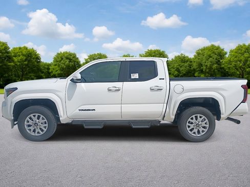 Used 2026 Toyota Tacoma SR5 AWD/4WD image 4