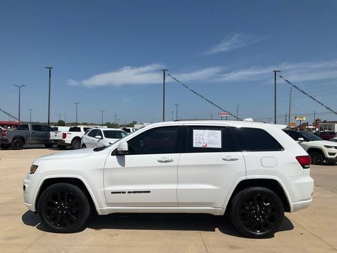 Used 2019 Jeep Grand Cherokee Altitude AWD/4WD image 31