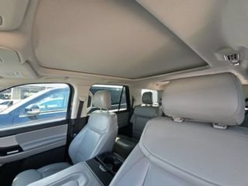 Used 2025 Ford Expedition Active AWD/4WD image 10