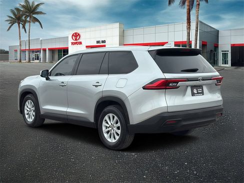 Used 2024 Toyota Grand Highlander XLE image 4