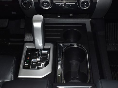 Used 2016 Toyota Tundra Limited w/ Limited Premium Package AWD/4WD image 18