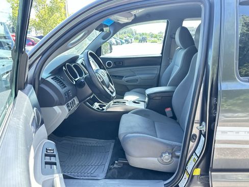 Used 2015 Toyota Tacoma 4x4 Double Cab w/ TRD Sport Package image 2