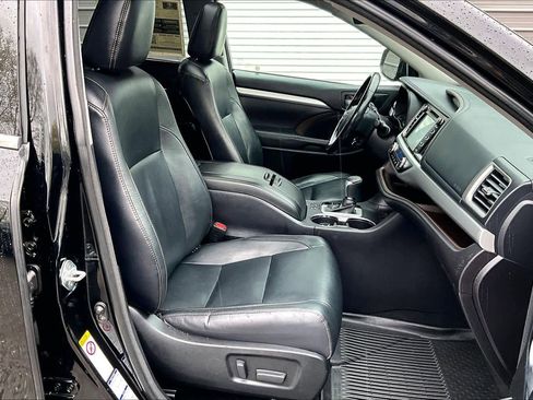 Used 2018 Toyota Highlander XLE AWD/4WD image 8