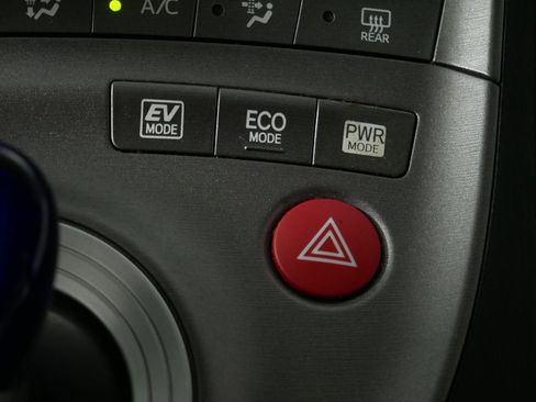 Used 2015 Toyota Prius Five image 30