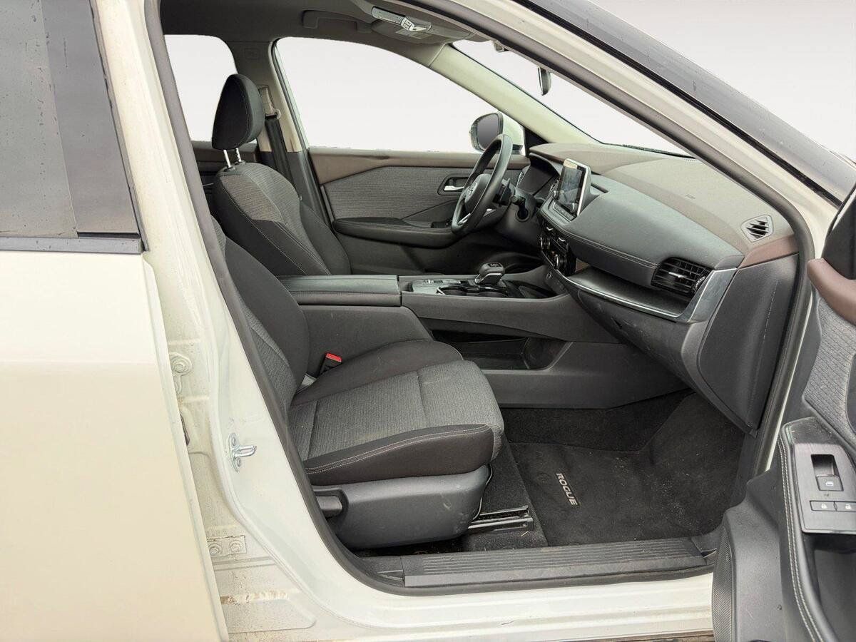 Used 2021 Nissan Rogue SV FWD image 15
