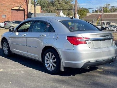 Used 2012 Chrysler 200 Touring FWD image 5