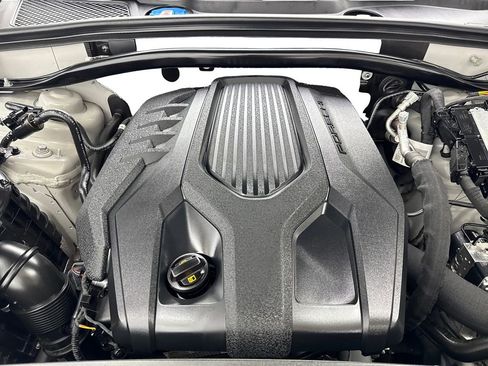 Used 2023 Porsche Macan AWD/4WD image 75