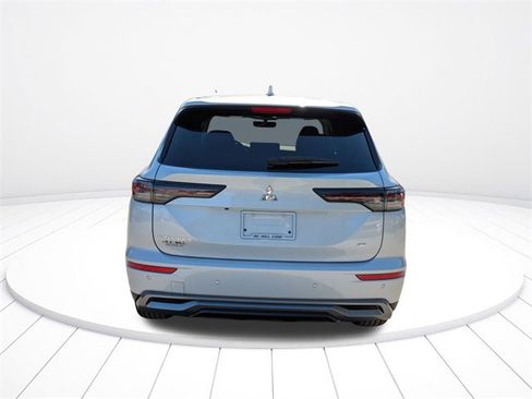 New 2025 Mitsubishi Outlander SE image 5