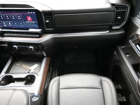 Used 2024 GMC Sierra 3500 SLT w/ SLT Convenience Package image 40