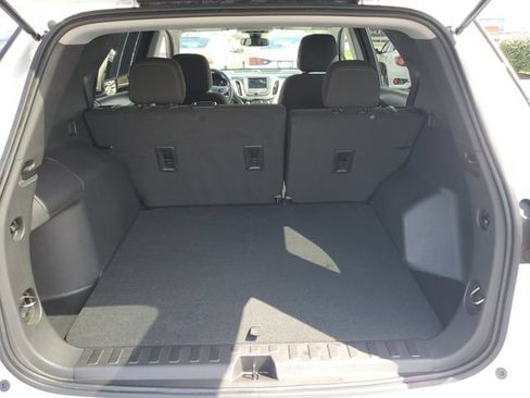 Used 2024 Chevrolet Equinox LS w/ LS Convenience Package FWD image 8