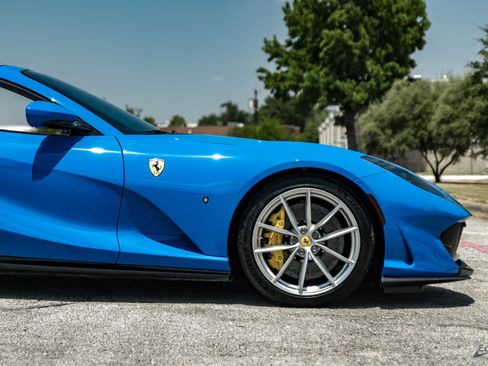 Used 2022 Ferrari 812 GTS RWD image 26