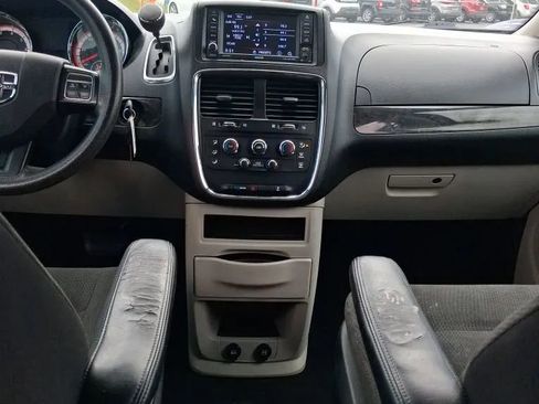 Used 2018 Dodge Grand Caravan SE w/ UConnect Hands-Free Group FWD image 25