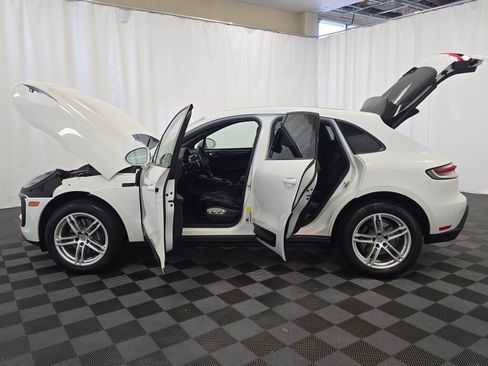 Certified 2024 Porsche Macan image 13