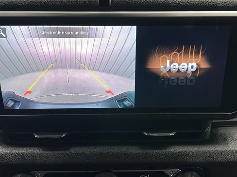 Used 2024 Jeep Gladiator Willys image 21