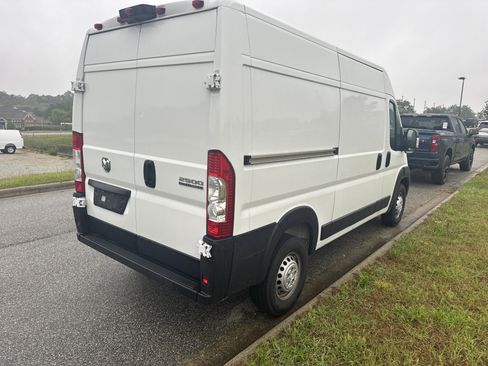 Used 2024 RAM ProMaster 2500 w/ Convenience Group FWD image 2