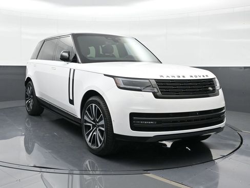 Used 2024 Land Rover Range Rover Long Wheelbase SE image 13