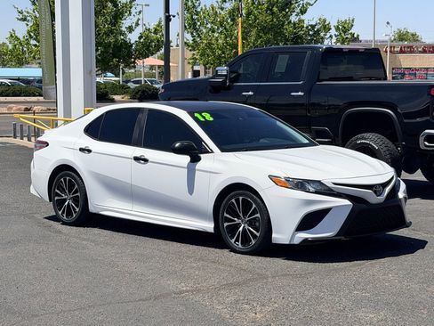 Used 2018 Toyota Camry SE FWD image 4