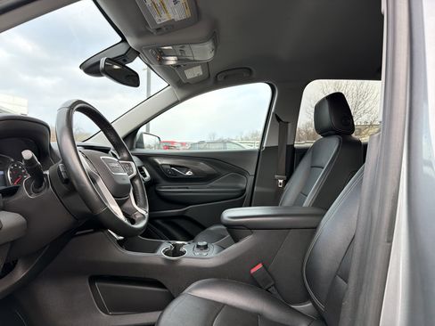 Used 2023 GMC Terrain SLT image 12