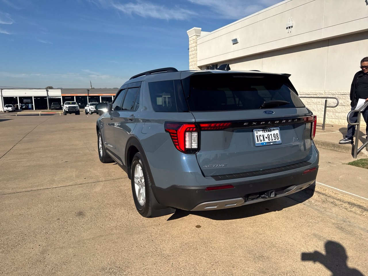 Used 2025 Ford Explorer Active w/ Active Comfort Package RWD image 4