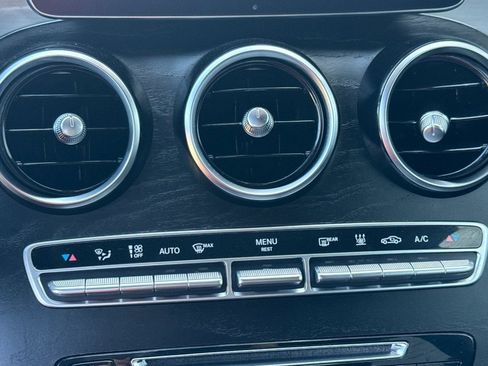 Used 2019 Mercedes-Benz GLC 350e 4MATIC image 27