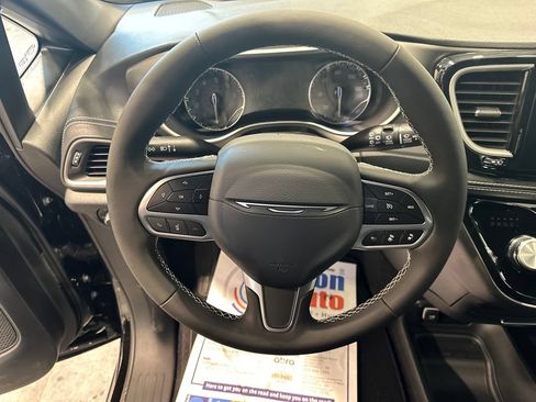 New 2027 Chrysler Pacifica Select AWD/4WD image 16
