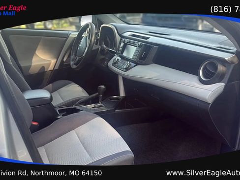 Used 2015 Toyota RAV4 XLE AWD/4WD image 12