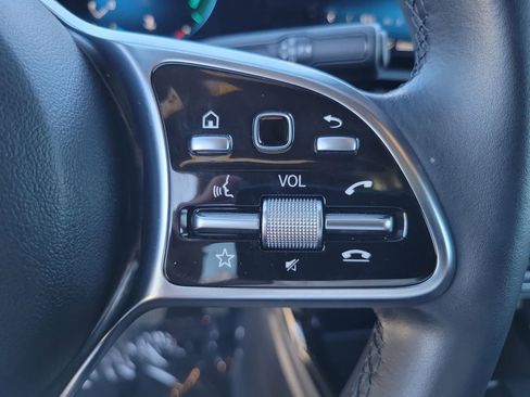 Used 2023 Mercedes-Benz CLA 250 w/ Premium Package image 7