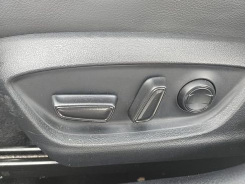 Used 2023 Toyota Camry SE FWD image 12