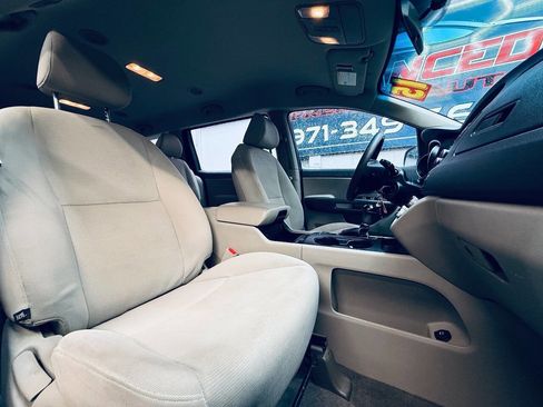 Used 2015 Kia Sedona L image 4