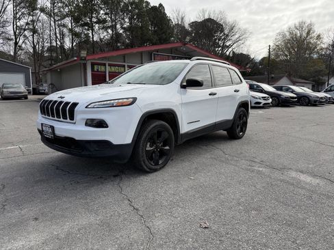 Used 2017 Jeep Cherokee Sport image 2