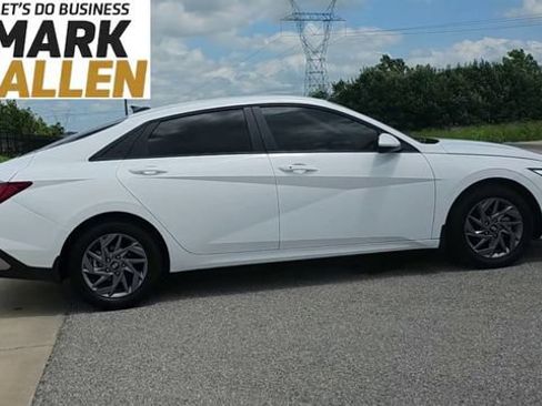 Used 2025 Hyundai Elantra Hybrid FWD image 9