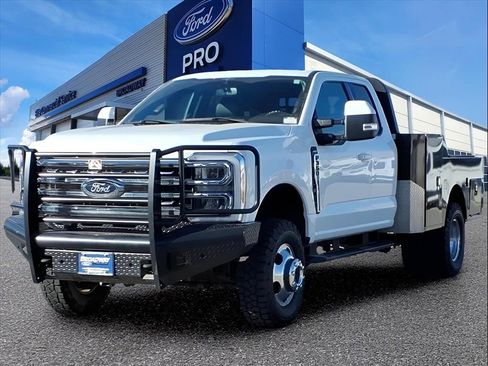 Used 2023 Ford F350 Lariat image 4