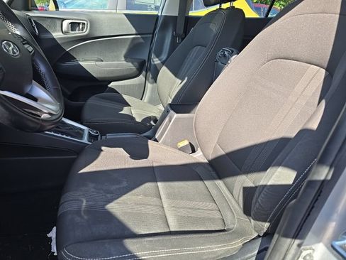 Used 2022 Hyundai Venue SEL FWD image 11