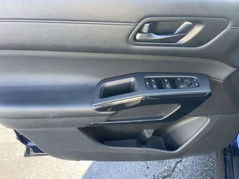 Used 2025 Nissan Pathfinder SV FWD image 26