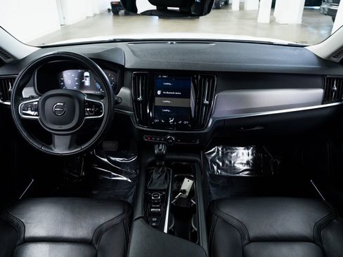 Used 2017 Volvo V90 T6 Cross Country image 9
